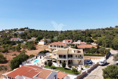 Moradia T9 para Venda em Loule (São Sebastião)