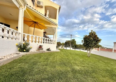 Moradia T9 para Venda em Loule (São Sebastião)