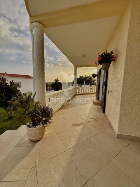 Moradia T9 para Venda em Loule (São Sebastião)