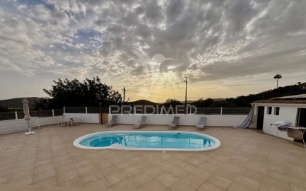 Moradia T9 para Venda em Loule (São Sebastião)