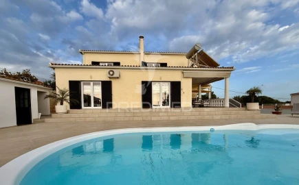 Moradia T9 para Venda em Loule (São Sebastião)