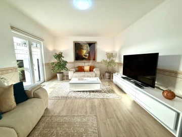 Moradia T9 para Venda em Loule (São Sebastião)