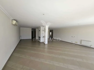 Moradia T4 para Venda em Assunção, Ajuda, Salvador e Santo Ildefonso