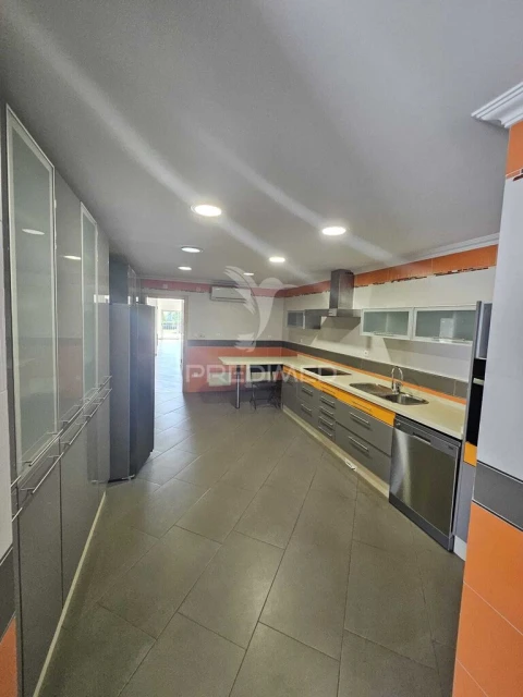 Moradia T4 para Venda em Assunção, Ajuda, Salvador e Santo Ildefonso