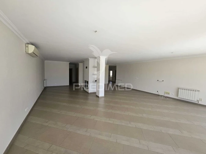 Moradia T4 para Venda em Assunção, Ajuda, Salvador e Santo Ildefonso Foto 11