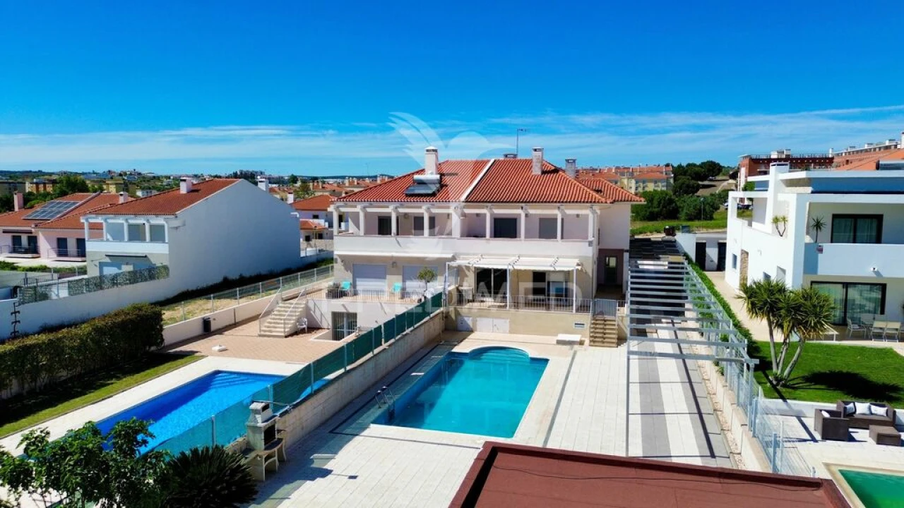 Moradia T4 para Venda em Assunção, Ajuda, Salvador e Santo Ildefonso Foto 4