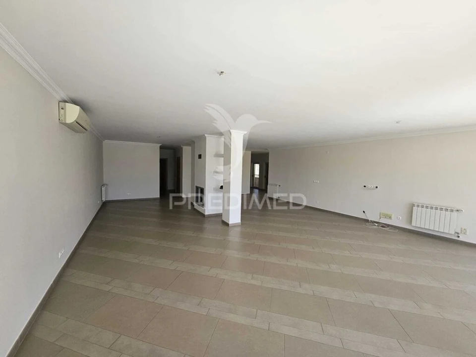 Moradia T4 para Venda em Assunção, Ajuda, Salvador e Santo Ildefonso Foto 11