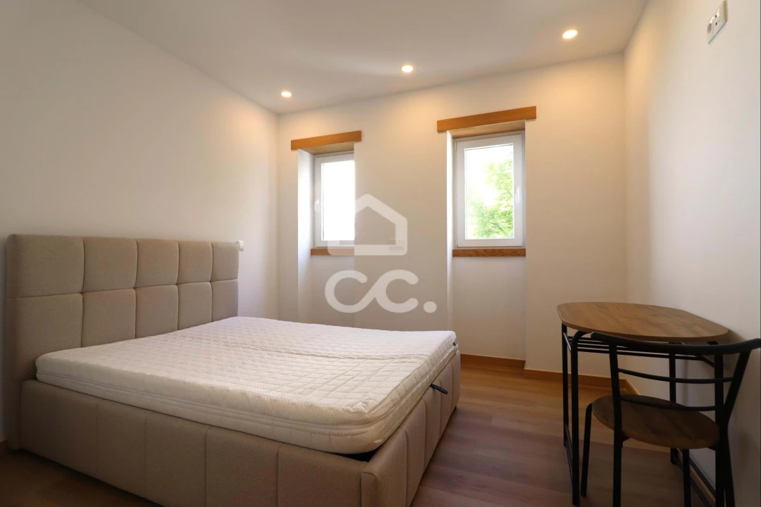 Moradia T12 para Venda em Santo Antonio dos Olivais Foto 32