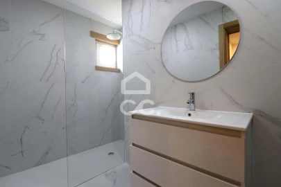 Moradia T12 para Venda em Santo Antonio dos Olivais