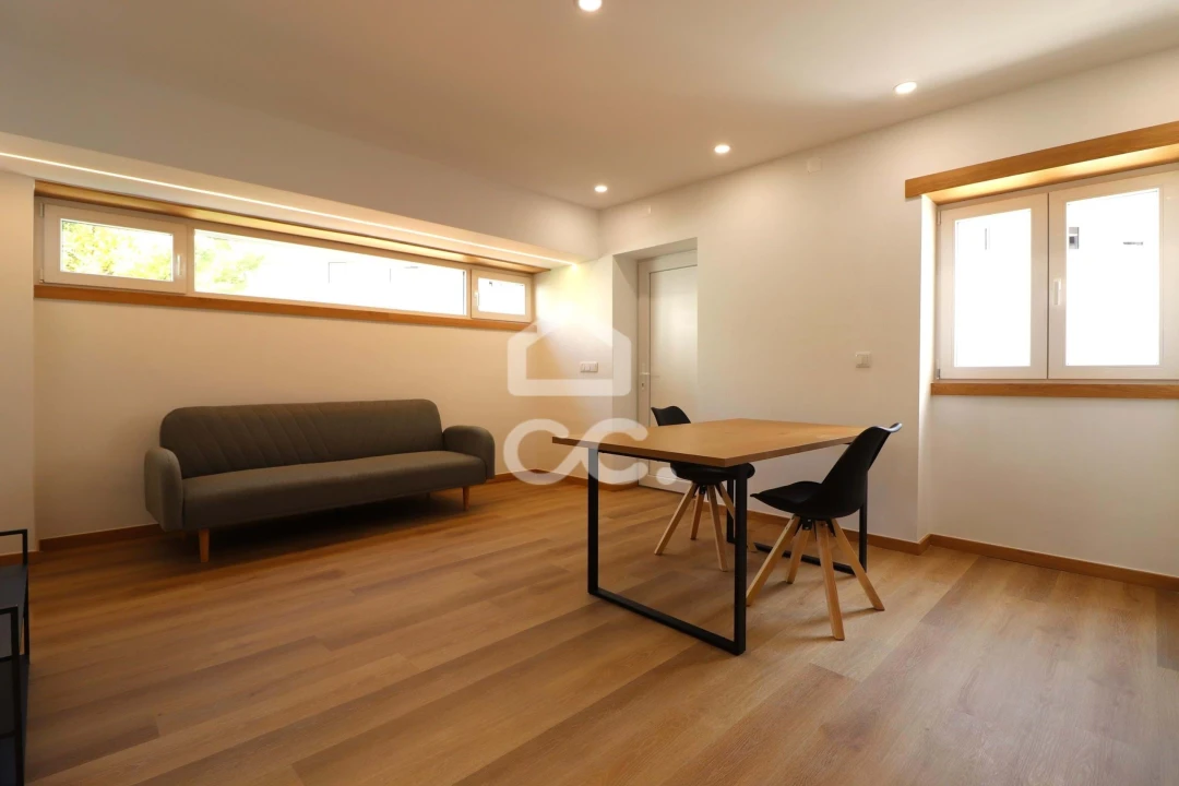 Moradia T12 para Venda em Santo Antonio dos Olivais Foto 3