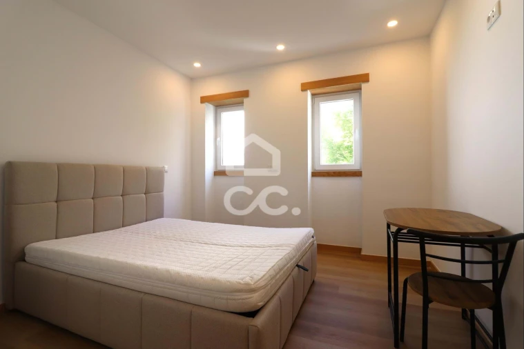 Moradia T12 para Venda em Santo Antonio dos Olivais Foto 32