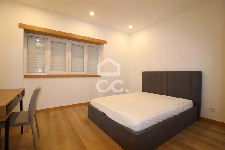 Moradia T12 para Venda em Santo Antonio dos Olivais Foto 23