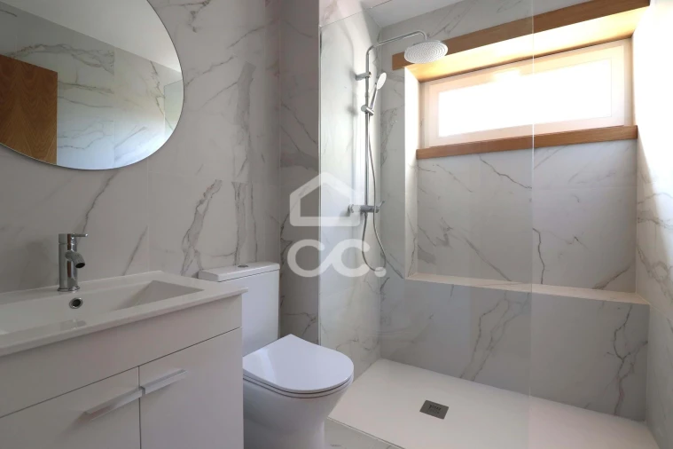 Moradia T12 para Venda em Santo Antonio dos Olivais Foto 6