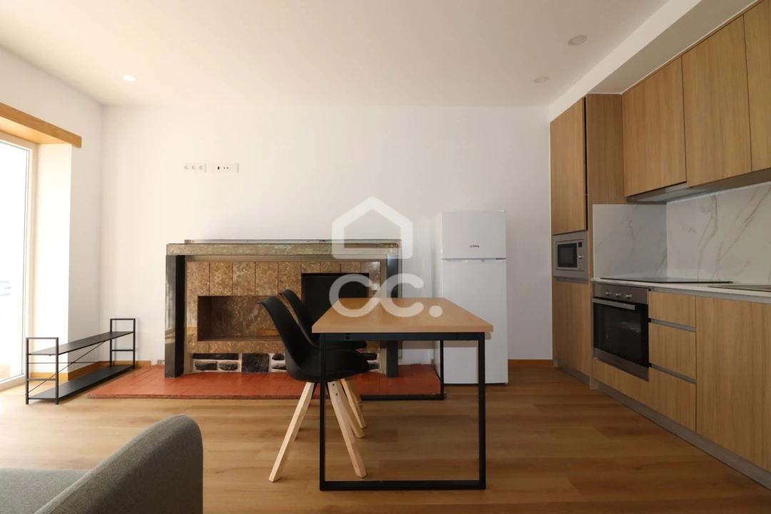 Moradia T12 para Venda em Santo Antonio dos Olivais Foto 26