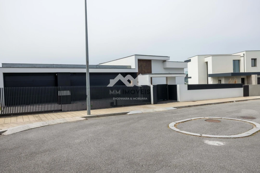 Moradia T5 para Venda em Rio Tinto Foto 82