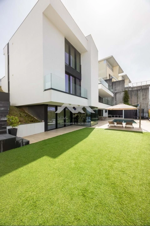 Moradia T5 para Venda em Rio Tinto