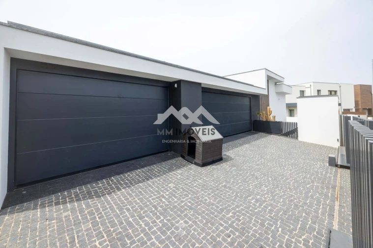 Moradia T5 para Venda em Rio Tinto Foto 33