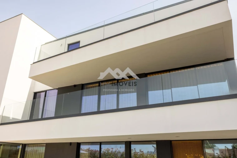 Moradia T5 para Venda em Rio Tinto Foto 34