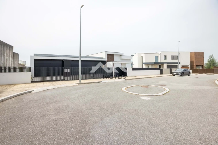 Moradia T5 para Venda em Rio Tinto Foto 16