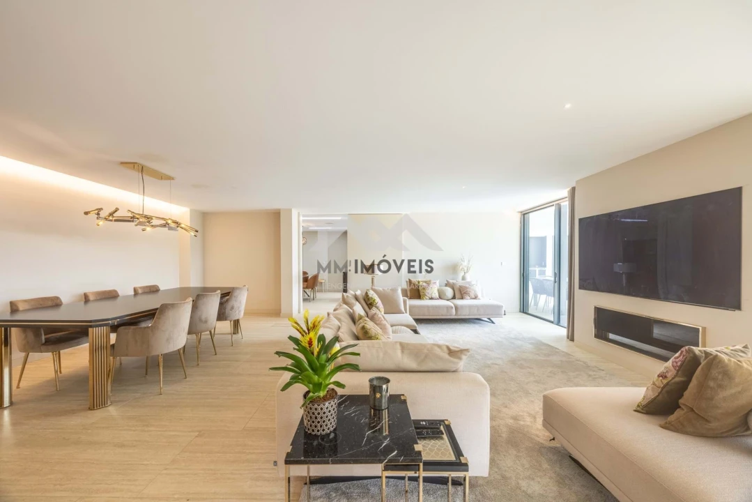 Moradia T5 para Venda em Rio Tinto Foto 2