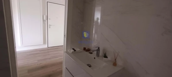 Apartamento T3 para Venda em Benfica