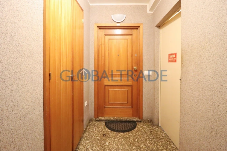 Apartamento T1 para Venda em Fânzeres e São Pedro da Cova Foto 2