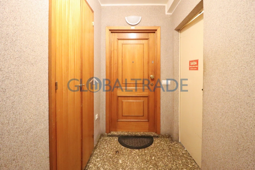 Apartamento T1 para Venda em Fânzeres e São Pedro da Cova Foto 2