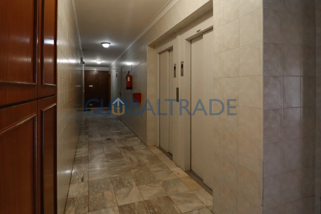 Apartamento T2 para Venda em Serzedo e Perosinho Foto 4