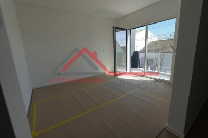 Moradia T3 para Venda em Atalaia e Alto Estanqueiro-Jardia