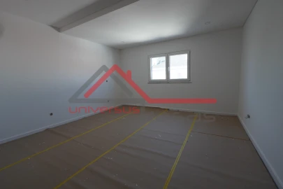 Moradia T3 para Venda em Atalaia e Alto Estanqueiro-Jardia