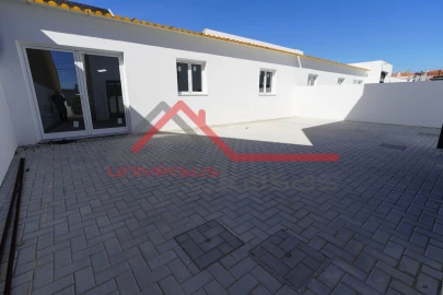 Moradia T3 para Venda em Atalaia e Alto Estanqueiro-Jardia