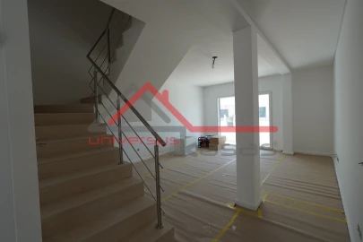 Moradia T3 para Venda em Atalaia e Alto Estanqueiro-Jardia