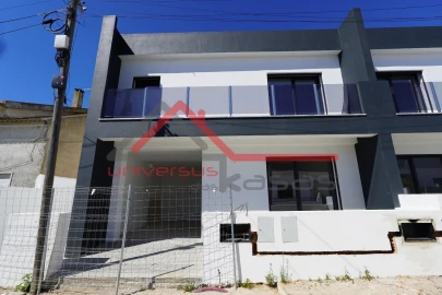 Moradia T3 para Venda em Atalaia e Alto Estanqueiro-Jardia