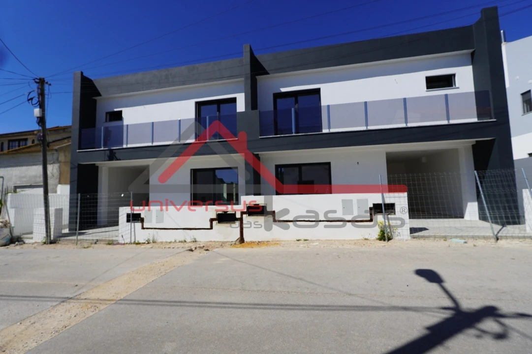 Moradia T3 para Venda em Atalaia e Alto Estanqueiro-Jardia Foto 1