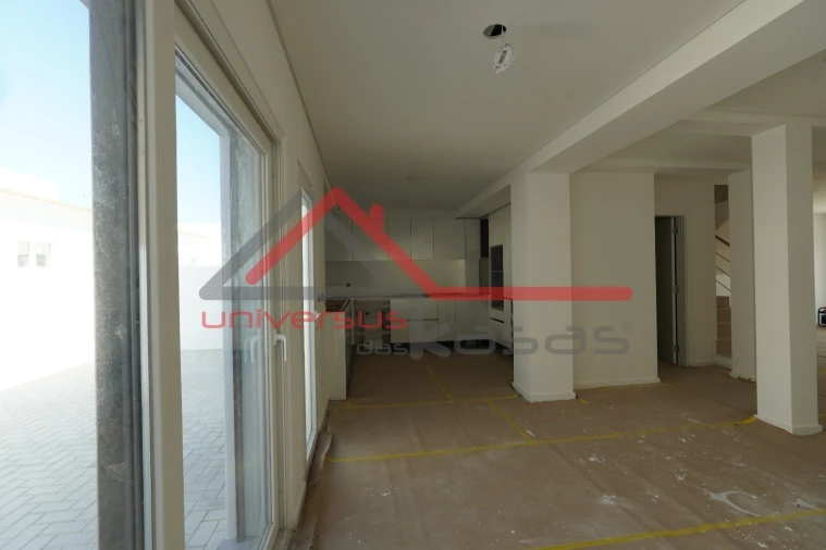 Moradia T3 para Venda em Atalaia e Alto Estanqueiro-Jardia Foto 4