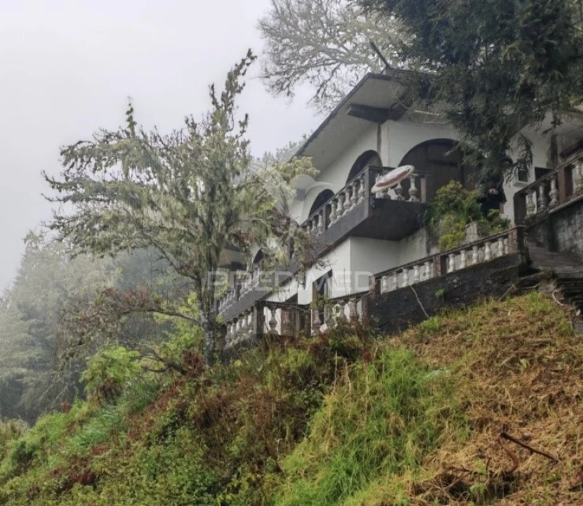 Moradia T4 para Venda em São Roque do Faial Foto 1