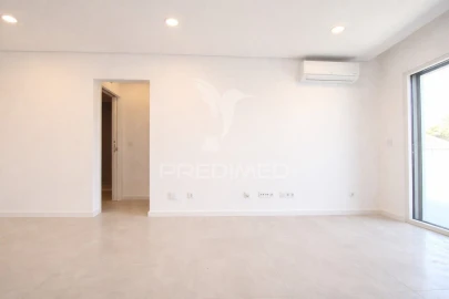 Apartamento T1 para Venda em Charneca de Caparica e Sobreda