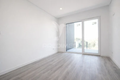 Apartamento T1 para Venda em Charneca de Caparica e Sobreda