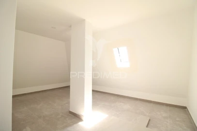 Apartamento T1 para Venda em Charneca de Caparica e Sobreda