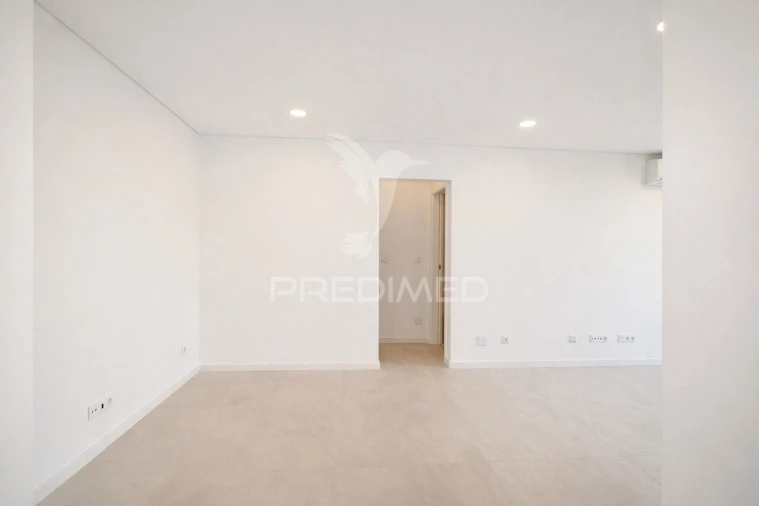 Apartamento T1 para Venda em Charneca de Caparica e Sobreda Foto 2