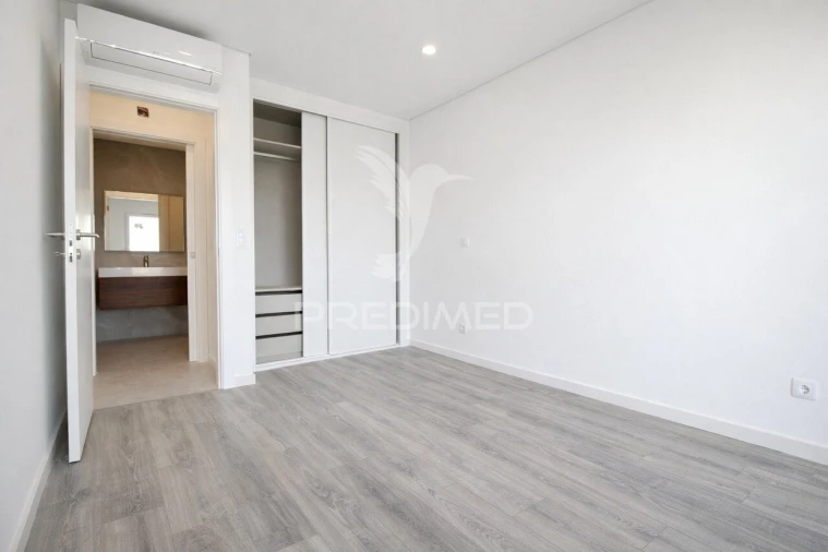 Apartamento T1 para Venda em Charneca de Caparica e Sobreda Foto 14