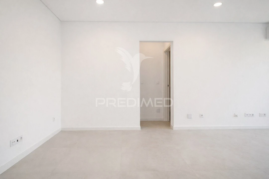 Apartamento T1 para Venda em Charneca de Caparica e Sobreda Foto 3