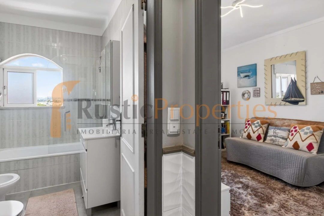 Apartamento T3 para Venda em Quarteira Foto 24