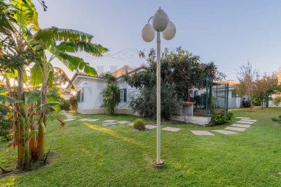 Moradia T5 para Venda em Corroios