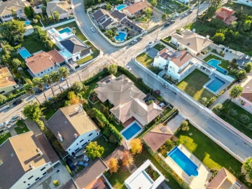 Moradia T5 para Venda em Corroios