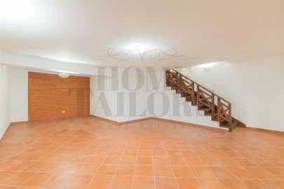 Moradia T5 para Venda em Corroios