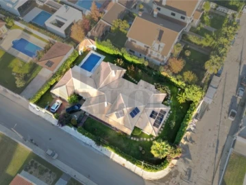 Moradia T5 para Venda em Corroios