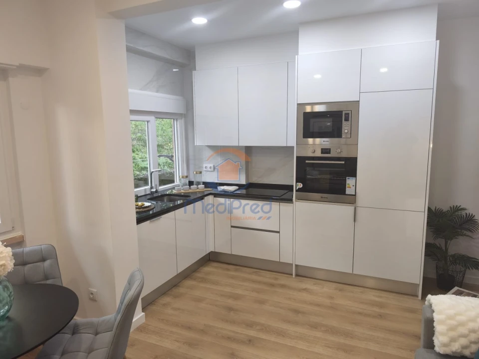 Apartamento T2 para Venda em Benfica Foto 2