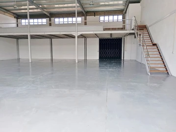 Armazém para Arrendamento em Modivas