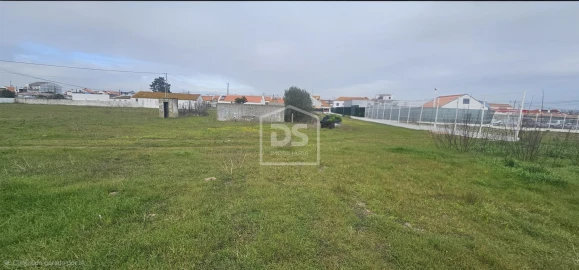 Terreno Misto para Venda em Sarilhos Grandes